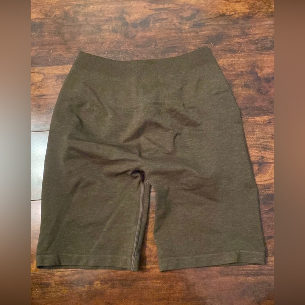 Alphalete amplify biker shorts